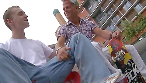 Imoking-t natur kapriy ticked on a double penetration