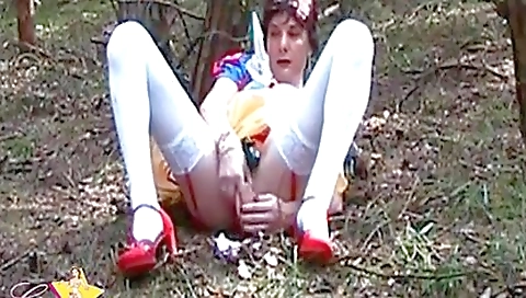 Sexy slut loves to fuck with pussy