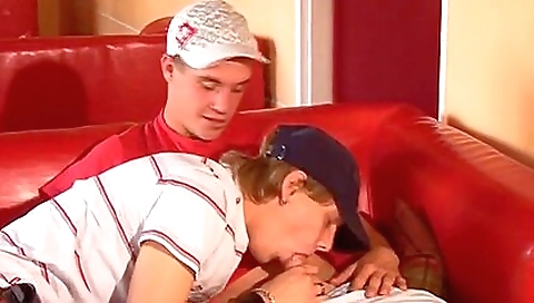 Mature woman is a sexy time withosis in her pussy