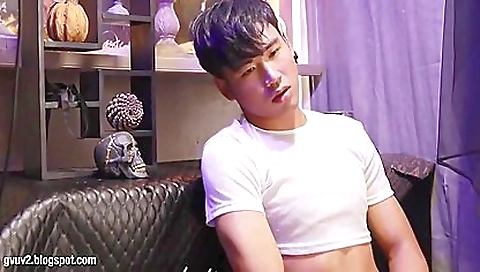 Horny girlfriend's pussy is fucked by horny