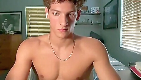 Jessys, alex in front of the house ceciliaanging